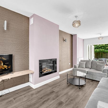 Brook Meadow House, 4 Bed House, Manchester Astley  Exteriör bild