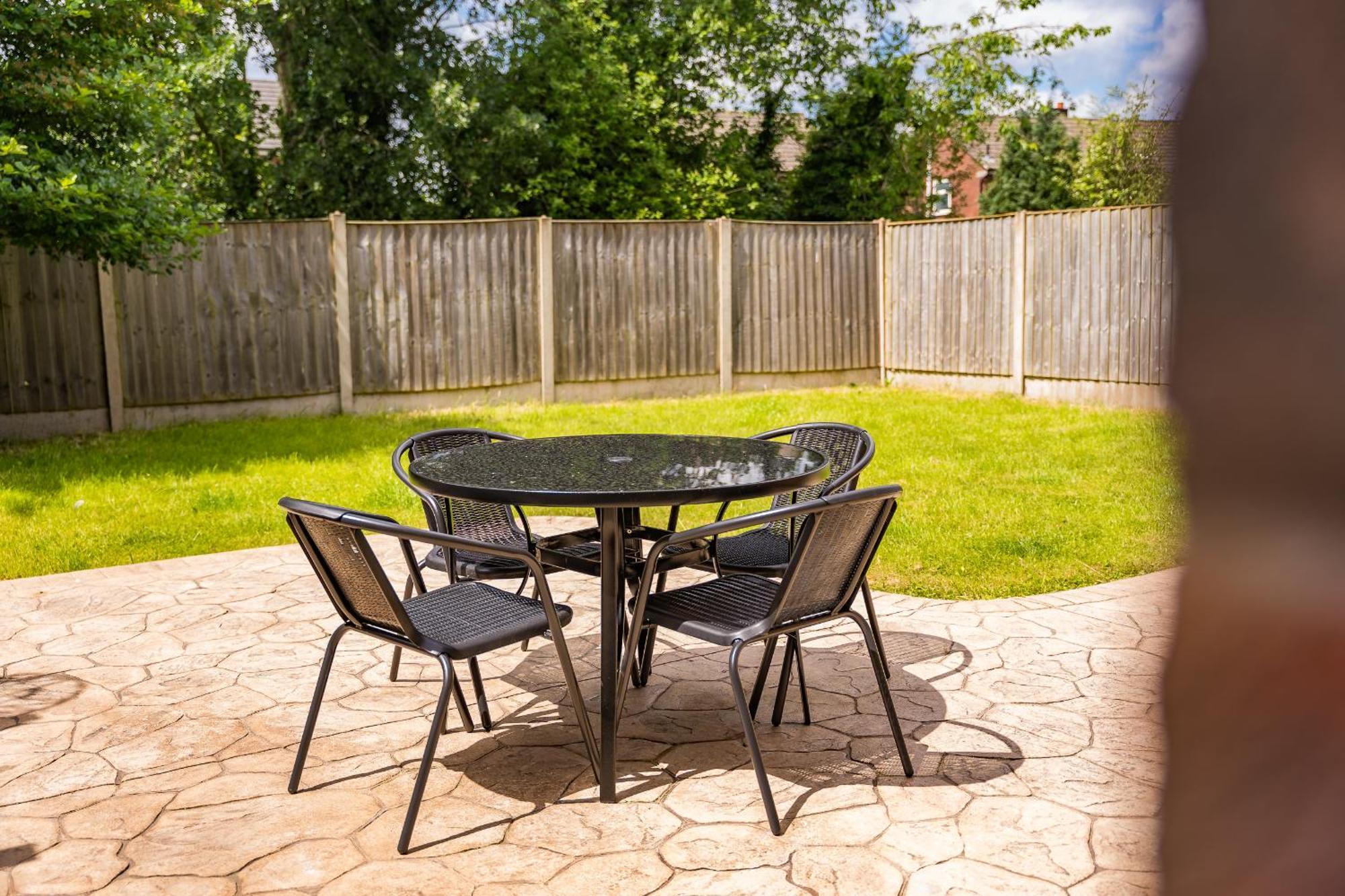 Brook Meadow House, 4 Bed House, Manchester Astley  Exteriör bild